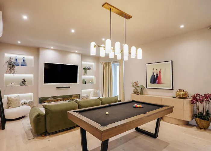 Luxury Fulham Townhouse With A Bar & Games Room