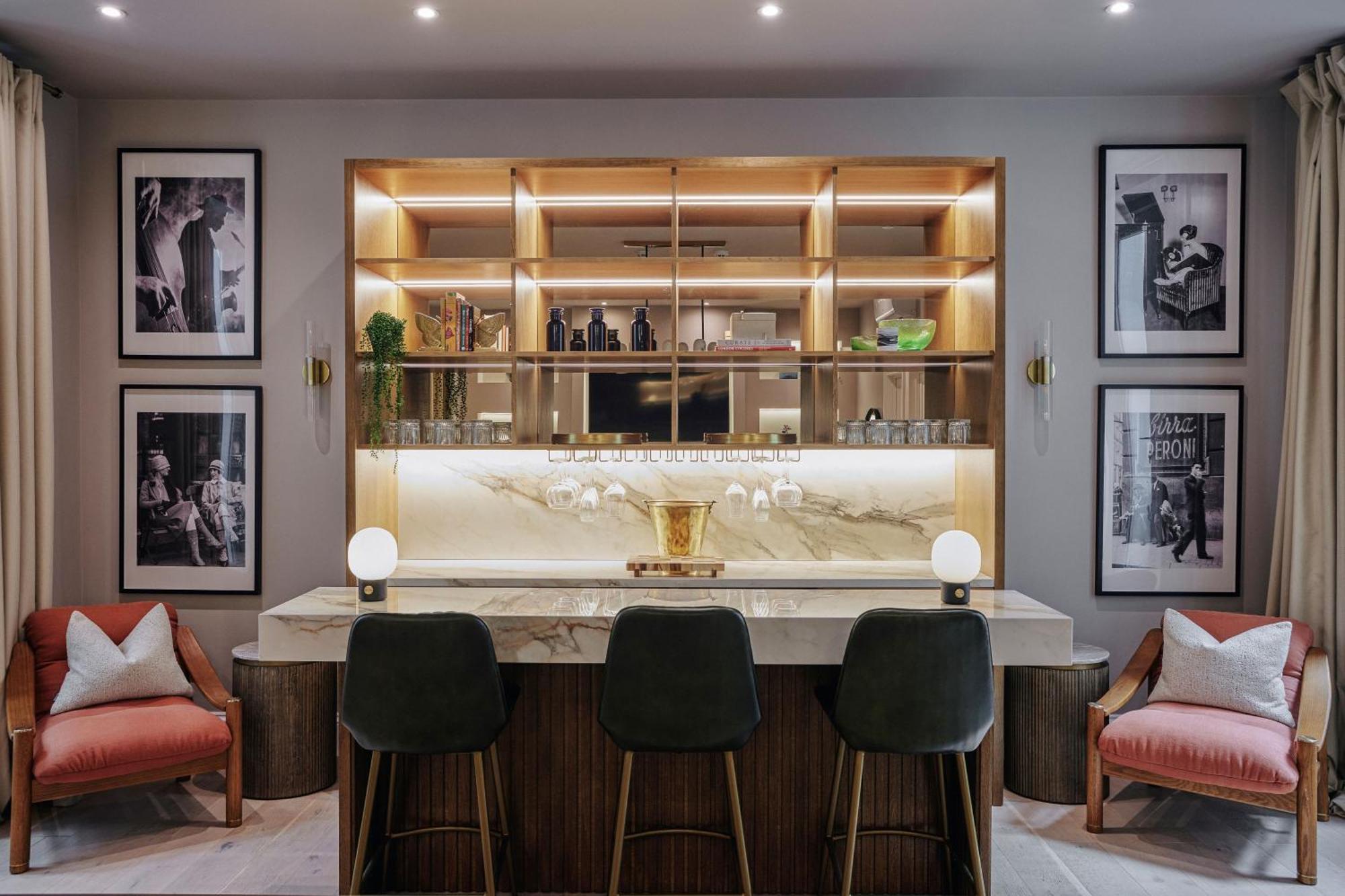 Luxury Fulham Townhouse With A Bar & Games Apartment London