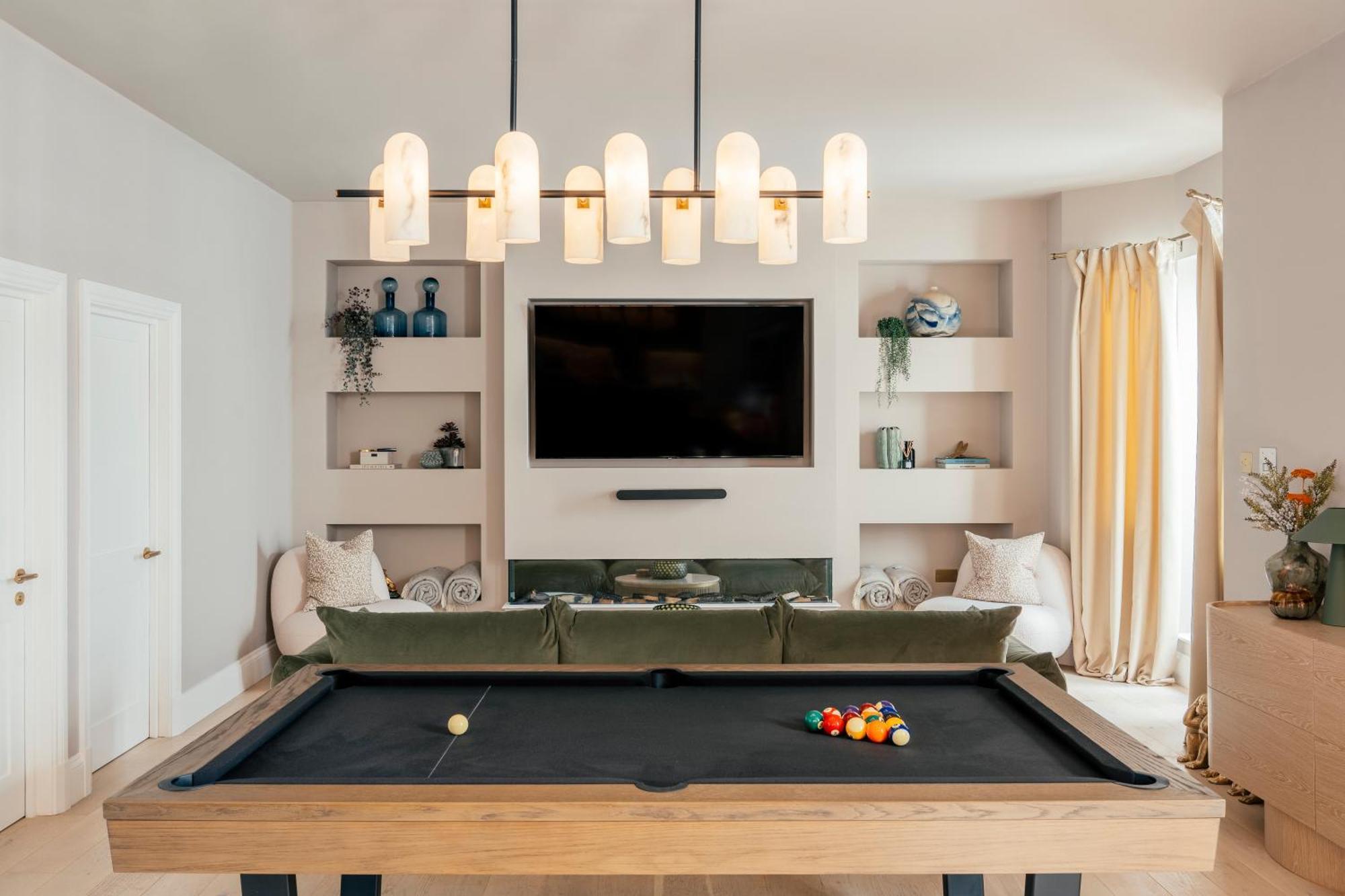 Luxury Fulham Townhouse With A Bar & Games Apartment *
